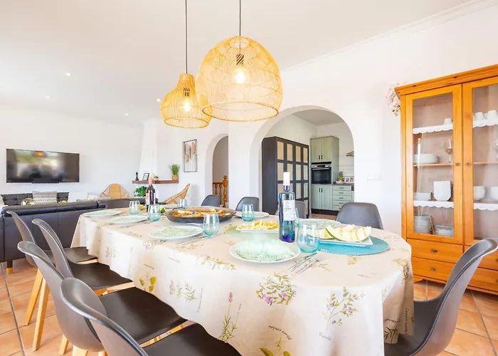 Altamira - Plusholidays Vila *