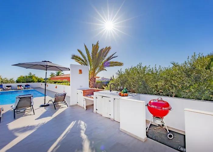 Altamira - Plusholidays Villa *